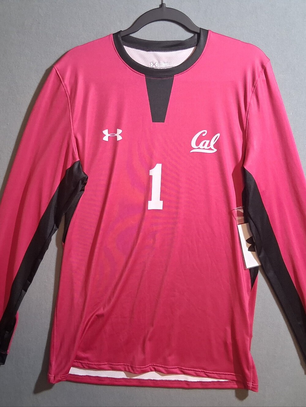 NWT Unisex Large Under Armour Soccer Goalie Jersey. Pink/white. Cal Bears